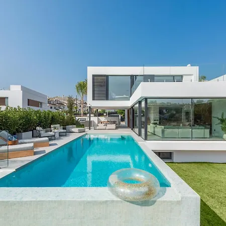 Extravagant 5 Bdrm Golfer's With Private Pool Estepona