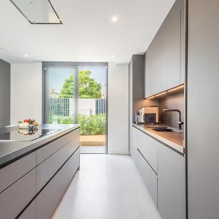 Extravagant 5 Bdrm Golfer's With Private Pool Apartment