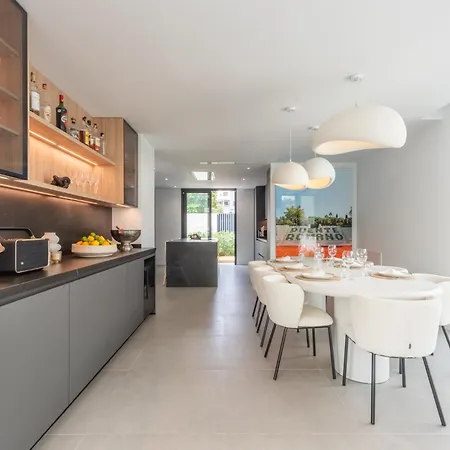 Extravagant 5 Bdrm Golfer's With Private Pool Apartment