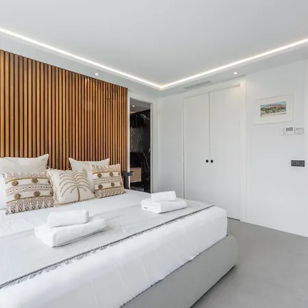 Extravagant 5 Bdrm Golfer's With Private Pool