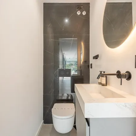 Extravagant 5 Bdrm Golfer's With Private Pool Apartment