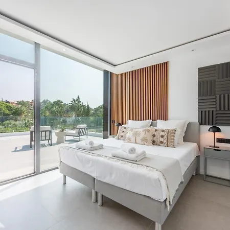 Extravagant 5 Bdrm Golfer's With Private Pool
